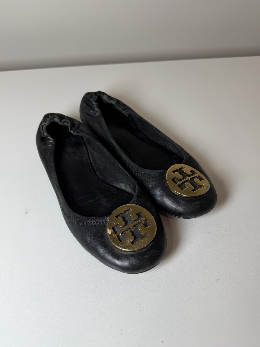 Tory Burch size 8.5 Black Leather Ballet Flats with Gold Logo Medallion
